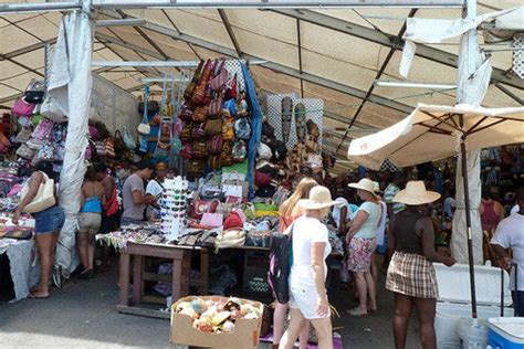 straw market is one of the best places to shop in nassau