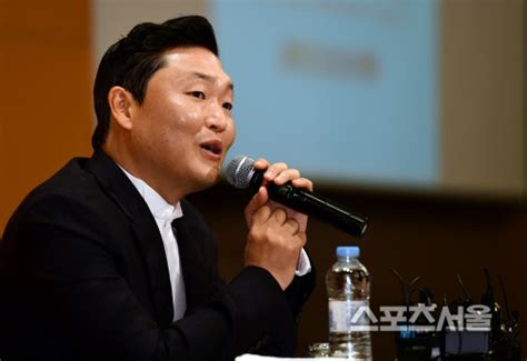 피네이션 흥하네 근데 왜 밀어내는 것처럼 만들었냐 ㅋㅋ. 스포츠서울 - '피네이션 수장' 싸이, 새 아티스트 영입 예고 "30일 ...