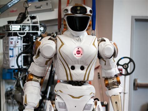 Nasa Built A 6 Foot Tall Robot To Help Astronauts Business Insider