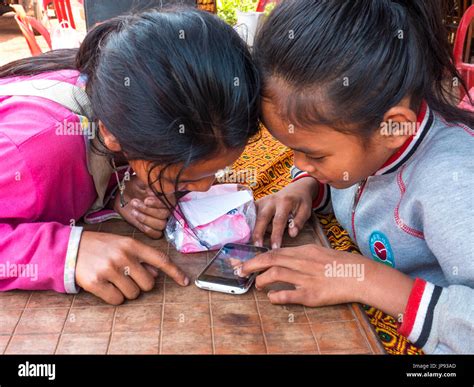Cambodian Girls Hi Res Stock Photography And Images Alamy