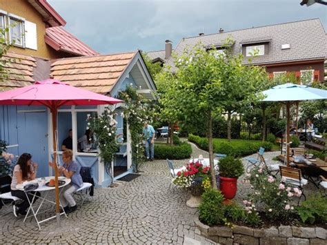 Unsere liebste entdeckung in oberstaufen war aber das café blaues haus. Hinterer Eingang zur Selbstbedienungstheke - Picture of ...