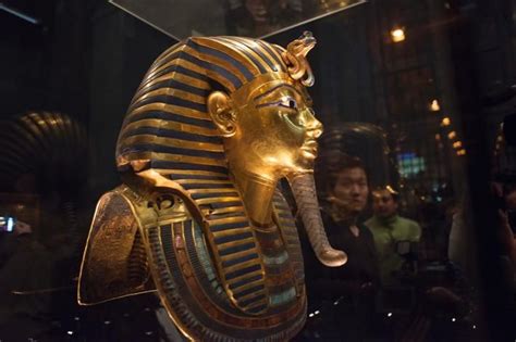 King Tutankhamuns Tomb Was Packed With Golden Treasures Including His
