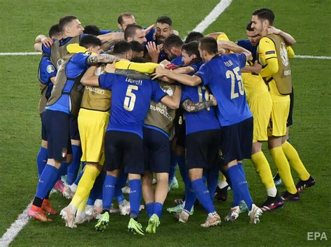 Игры каждого клуба по турам дома и в гостях с указанием побед, поражений и ничьих, забитых и пропущенных мячей, а также набранных очков. Футбольная сборная Италии первой вышла в плей-офф Евро 2020 / ГОРДОН