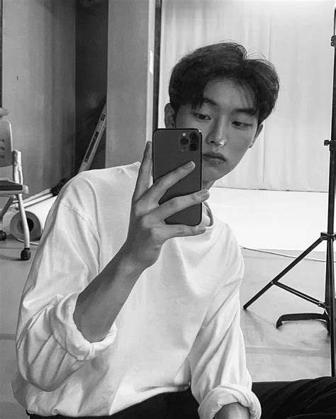 Choiiii Memposting Di Profil Instagramnya 멩 Korean Men Korean