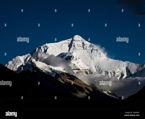 Mount Everest North Face Seen From Rongbuk Monastery Stock Photo Alamy