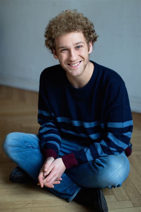 Ein ausgesprochen ernstes gespräch zwischen vater und sohn. Johannes Hallervorden aus Berlin bei Schauspielagentur Neidig