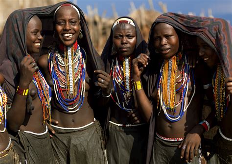 アフリカ族のヌード写真 女性の写真