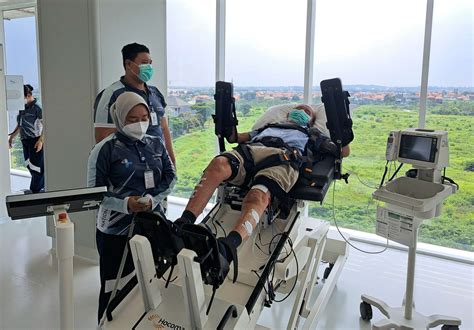 Rehabilitasi Medik Pertama Di Indonesia Timur Yang Pakai Robotik