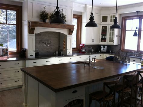 Armoire de cuisine en merisier blanc avec comptoir de ...