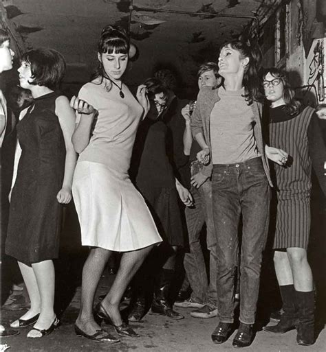 When Beehive Hairdos Ruled The Earth Sixties Fashion Style