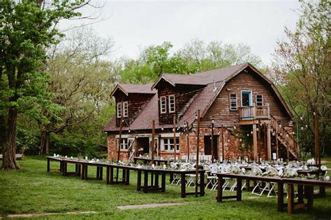 You won't believe this white barn wedding venue! Oklahoma Barn Wedding Venue: The Stone Barn