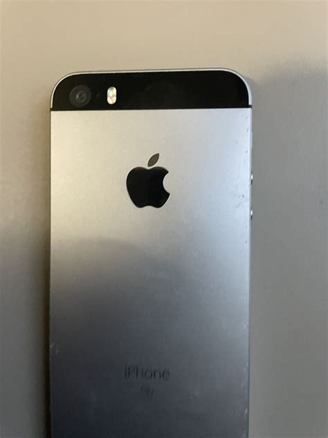 apple iphone se 1st gen 16 32gb unlocked atandt a1662 gray ebay