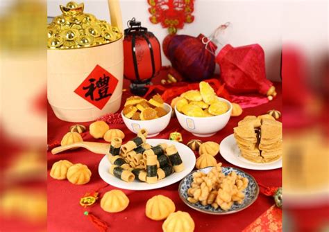 Traditional foods eaten during the spring festival are fish (the chinese word for 'fish' sounds like the word for 'surplus,' so the eating of iconic landmarks around the world such as the tokyo tower and the london eye will turn red to mark the new year. 5 traditional Chinese New Year goodies in Singapore and ...
