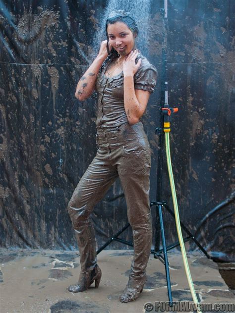 Pic 134 Muddy Girl Cold Day Messy Leather Pants Appearance Poses Fashion Leather Jogger