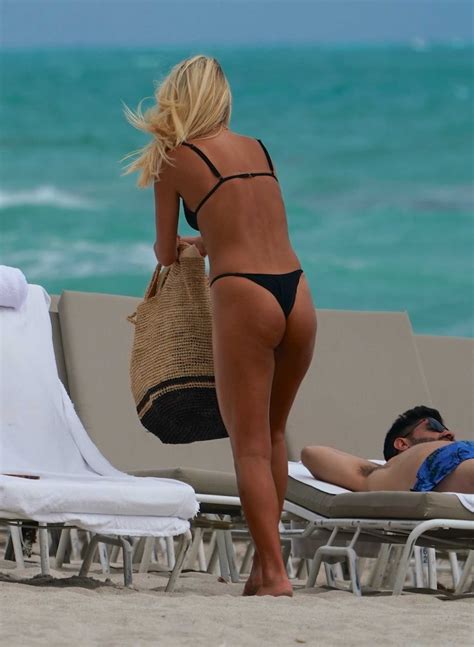 Katarina Elle Zarutskie In A Black Bikini On The Beach In Miami Celeb Donut