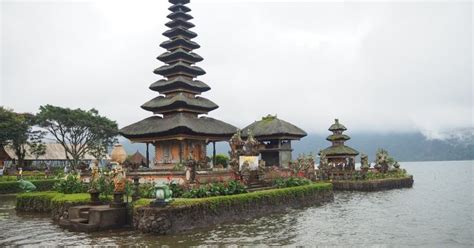 Baik bangunan hunian rumah, perkantoran, gedung budaya, apartement, restaurant, dll. Mengenal Bangunan Dengan Ciri Arsitektur Tradisional Bali ...
