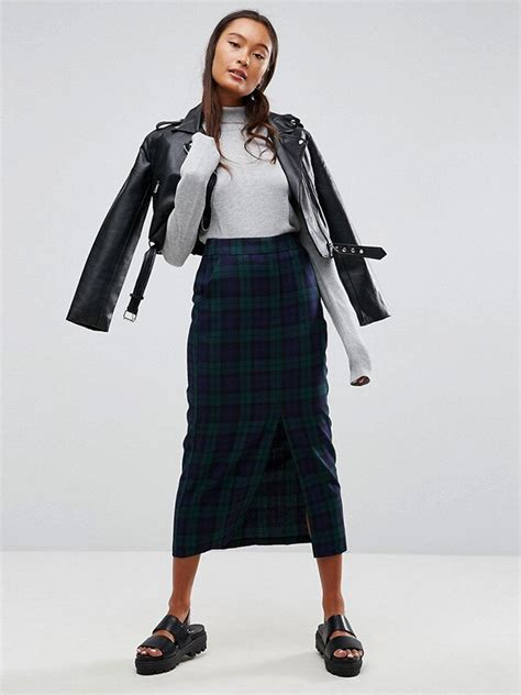 Maisie Williams School Skirt Makes Us Want To Head Back To Class E