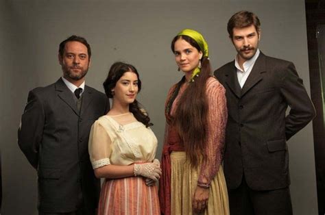 Aksi kıvırcıkları kahverengi gözlerine işkence ediyordu adeta. Son Yaz Balkanlar 1912'deki Hazal Kaya