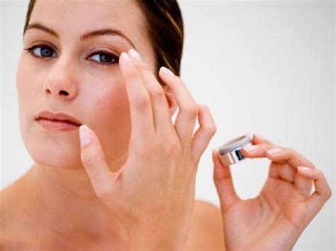 Check spelling or type a new query. How to Apply Cream Eyeshadow? Follow These Process - Dress24h