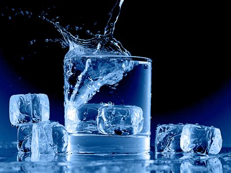 Water In A Glass Full With Ice Cubes Hd Wallpaper
