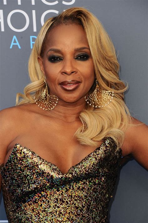 Produced with love and passion. Mary J. Blige - 2018 Critics' Choice Awards • CelebMafia