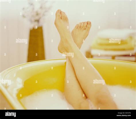 Bath Woman Detail Feet Inside Bath Bubble Bath Personal Care Feet überkreuzt Beauty