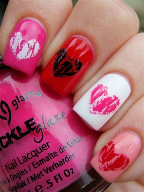 El look marinero no podía faltar en esta selección, pero para ser las más originales le hemos añadido un corazón y lo hemos. Uñas Marineras Rojas : 71 Ideas De Unas Marineras Unas ...
