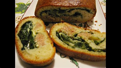 Le bietole a gambo rosso rilasceranno il colore sugli altri cibi con cui vengono cucinate. Rotolo con pasta pizza farcito con bietole, mozzarella e ...