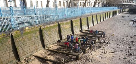 Thames Discovery Programme Tadpoles Foreshore Trip To Custom House Mola