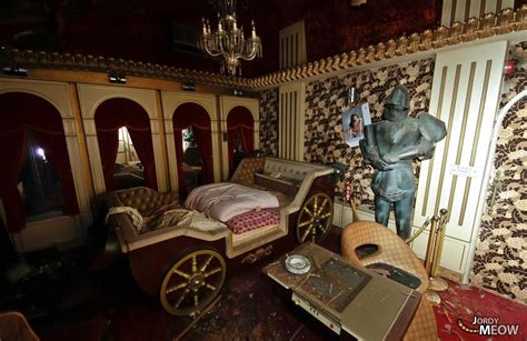 abandoned love hotel in chiba the knight room