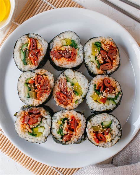 How to make korean seaweed rice rolls these are the classic kimbap ingredients: Quick & Easy Bulgogi Kimbap (Korean Seaweed Rice Rolls ...