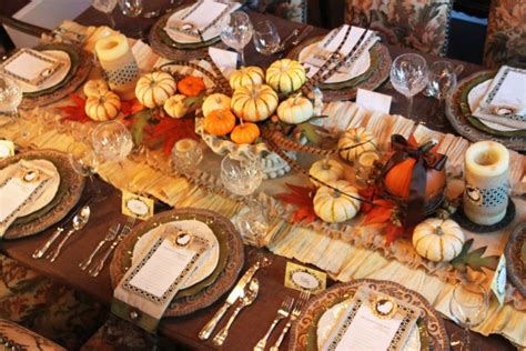 Aside from planning the big meal, decorating your thanksgiving table for dinner is half the fun of hostessing. The Most Elegant Thanksgiving Table Settings