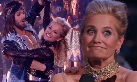 Maureen Mccormick Gets Booted Off Dancing With The Stars After Emotional Run Daily Mail Online