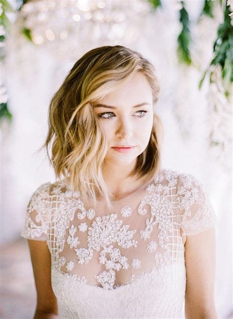 If you are an extravagant bride you will demand an extravagant wedding, which also means dramatic hairstyles! 35 Perfect Wedding Hairstyles for Short Hair - Fashiondioxide