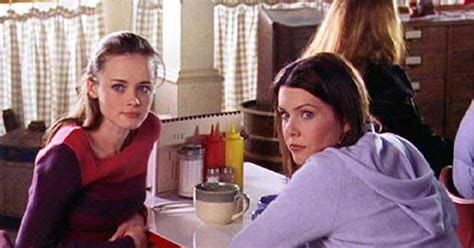 This Gilmore Girls Breastfeeding Scene Perfectly Embodies Every Wrong
