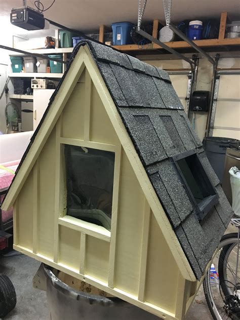Most cat houses are equipped with an escape door in case. Outdoor Cat house. Insulated for cold weather. | Outdoor ...