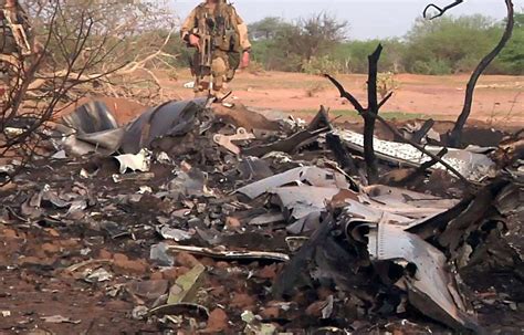 crash d air algérie la france affrète un avion pour conduire les proches des victime sur les
