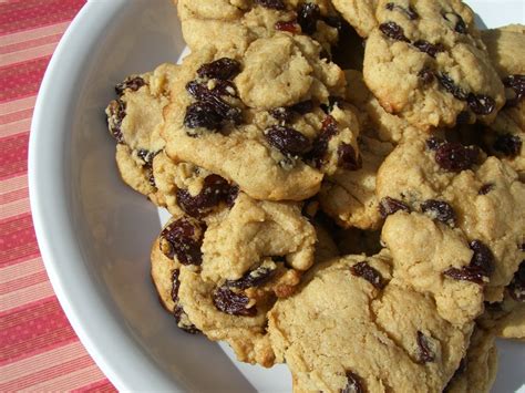 A descendant of the scottish oatcake, the oatmeal raisin cookie has become one of the most popular cookies in the united states. Irish Raisin Cookies R Ed Cipe - Compost Cookies Brown ...