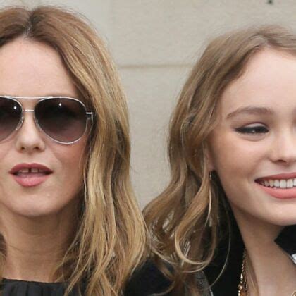 Photo Lily Rose Depp Pose Nue La Fille De Vanessa Paradis Surprend