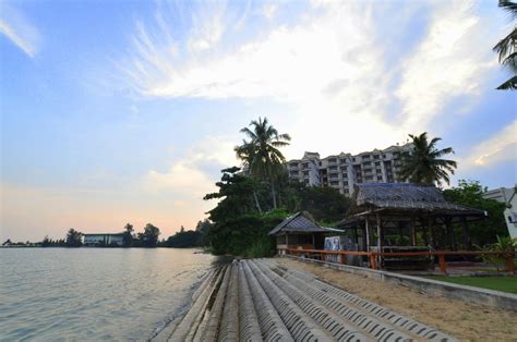 D nelayan beach resort terletak di perairan laut selat melaka yang pada satu ketika merupakan resort kami merupakan tempat percutian yang menjadi pilihan utama bagi pengunjung kerana. cute PANDA: Semalam di Shah's Beach Resort, Melaka