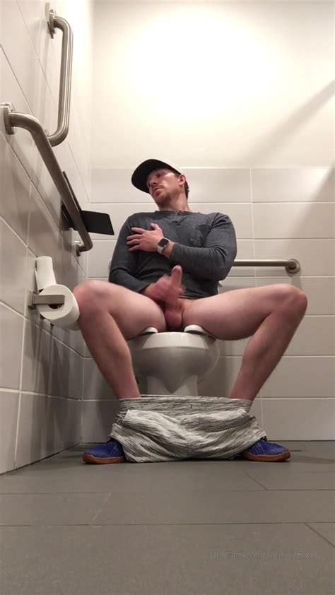 Favoritos Stroke And Cum In Public Toilet