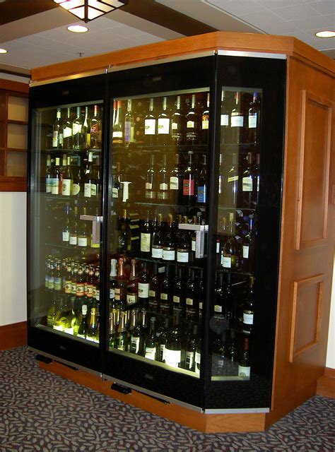 2 Door Wine Cases - Display Cases for Retailers - Borgen