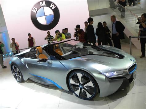 The bmw i3 was launched in 2013, just before its exotic big bother, the bmw i8. Galerie: BMW i8 Spyder | Bilder und Fotos