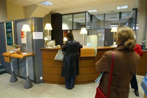 Le client mystère ou la cliente mystère est un faux client envoyé par un prestataire spécialisé pour enquêter sur la qualité et l'accueil de magasins, boutiques franchisées, restaurants, hôtels, voyagistes… exercé d'abord en amateur, client mystère peut devenir une activité à temps plein. FOCUS marketing : Devenir client Mystère