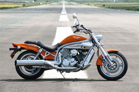 You can check out the rating of the 2013 hyosung gv650 aquila pro and compare it to other bikes here. Hyosung Aquila GV 650 Prezzo, Scheda tecnica e Foto - Dueruote