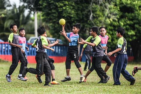 Bola baling boleh dimainkan sama ada di dalam atau luar dewan. SKBBL: Kejohanan Bola Baling L12 MSSD...