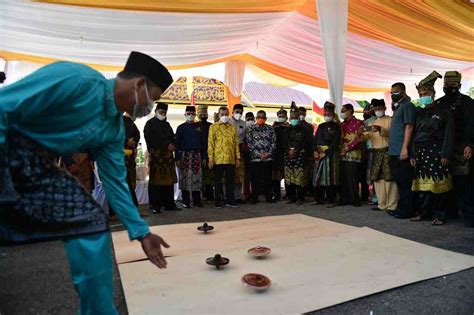 Permainan Tradisional Melayu Riau Permainan Tradisional Melayu