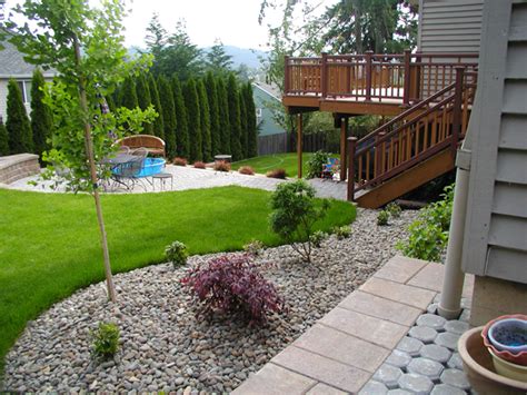 Design ideas for a contemporary side yard landscaping in san francisco. Simple DIY Backyard Ideas on a Budget | outdoortheme.com