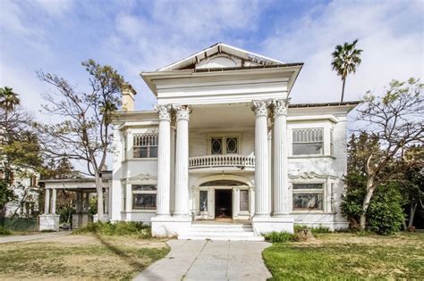 Save This House An Historic Abandoned Mansion In La Mansions Abandoned Mansion For Sale