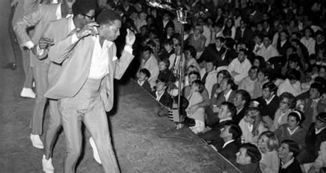 The History Of Harlem S Iconic Apollo Theater In Vintage Photos